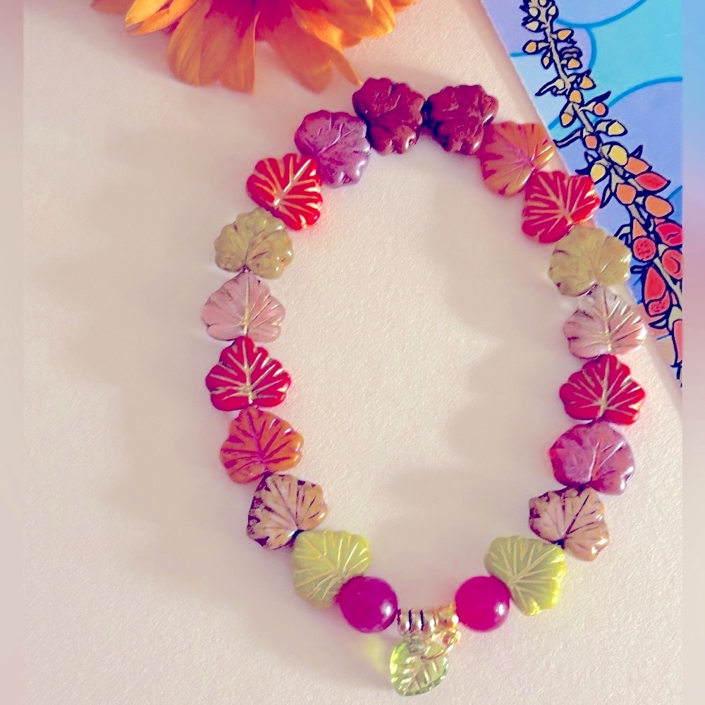 NWOT bracelet Autumn Leaves bright Czech Glass, w Green Leaf charms,stretch Osfm